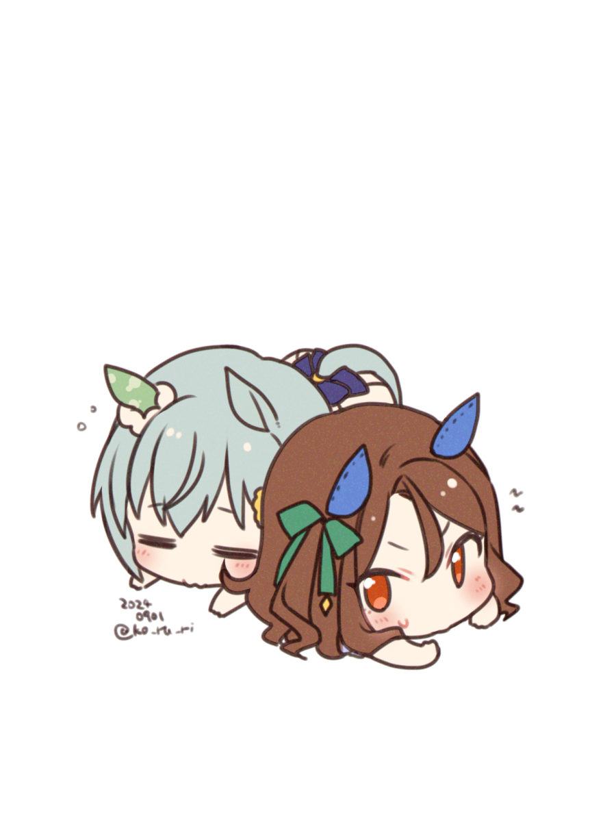 2girls =_= animal_ears blush bow brown_eyes brown_hair chibi closed_eyes closed_mouth commentary_request dated green_bow grey_hair hair_between_eyes hair_bow highres horse_ears horse_girl horse_tail king_halo_(umamusume) koruri lying multiple_girls on_stomach one_side_up parted_bangs pleated_skirt purple_bow seiun_sky_(umamusume) simple_background skirt tail twitter_username umamusume v-shaped_eyebrows white_background white_skirt