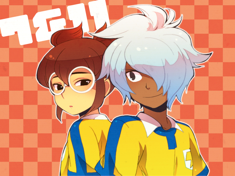 2boys back-to-back bad_id bad_pixiv_id black_eyes brown_hair dark_skin dark-skinned_male glasses hair_over_one_eye hajime_(vasu) hayami_tsurumasa inazuma_eleven inazuma_eleven_(series) inazuma_eleven_go kurama_norihito multiple_boys smile soccer_uniform sportswear