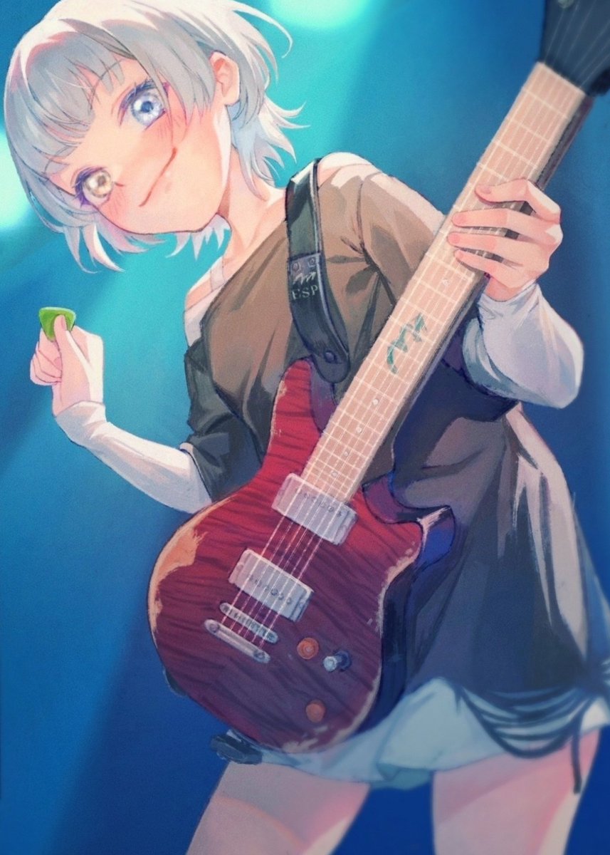 1girl bang_dream! bang_dream!_it&#039;s_mygo!!!!! black_shirt blue_eyes blush closed_mouth commentary_request electric_guitar guitar heterochromia highres holding holding_guitar holding_instrument holding_plectrum instrument kaname_raana layered_sleeves long_sleeves looking_at_viewer plectrum shirohata_nagisa shirt short_hair short_over_long_sleeves short_sleeves solo white_hair white_shirt yellow_eyes