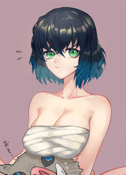 1girl bandages bandeau black_hair blue_hair breasts chest_sarashi collarbone commentary_request genderswap genderswap_(mtf) green_eyes grey_background hashibira_inosuke kimetsu_no_yaiba large_breasts looking_at_viewer multicolored_hair sarashi short_hair simple_background solo strapless tube_top upper_body yktori