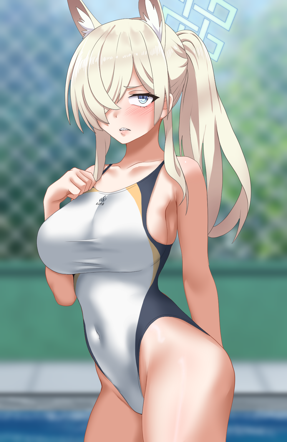 1girl animal_ear_fluff animal_ears blonde_hair blue_archive blue_eyes blurry blurry_background breasts chain-link_fence collarbone competition_swimsuit covered_navel cowboy_shot dog_ears fence hair_over_one_eye halo highleg highres kanna_(blue_archive) kanna_(swimsuit)_(blue_archive) kenja_panda large_breasts one-piece_swimsuit parted_lips ponytail sharp_teeth solo swimsuit teeth white_one-piece_swimsuit