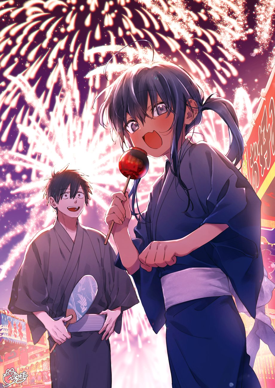 2boys :d aerial_fireworks age_difference ahoge androgynous backlighting black_hair blue_kimono blush candy_apple child clenched_hand commentary_request cousins cowboy_shot dark-skinned_male dark_skin dutch_angle fang ferea_bimi festival fireworks food food_stand grey_eyes grey_kimono hair_between_eyes hand_fan happy highres holding holding_fan holding_food holding_stick huge_ahoge ichihashi_kei ichihashi_kouhei inaka_ni_kaeru_to_yakeni_natsuita_kasshoku_ponytail_shota_ga_iru japanese_clothes kimono long_hair looking_at_viewer male_focus mole mole_under_mouth multiple_boys night obi official_art open_mouth outdoors paper_fan ponytail sash short_hair sidelocks skin_fang smile stick summer_festival tan teeth uchiwa upper_teeth_only white_sash yukata