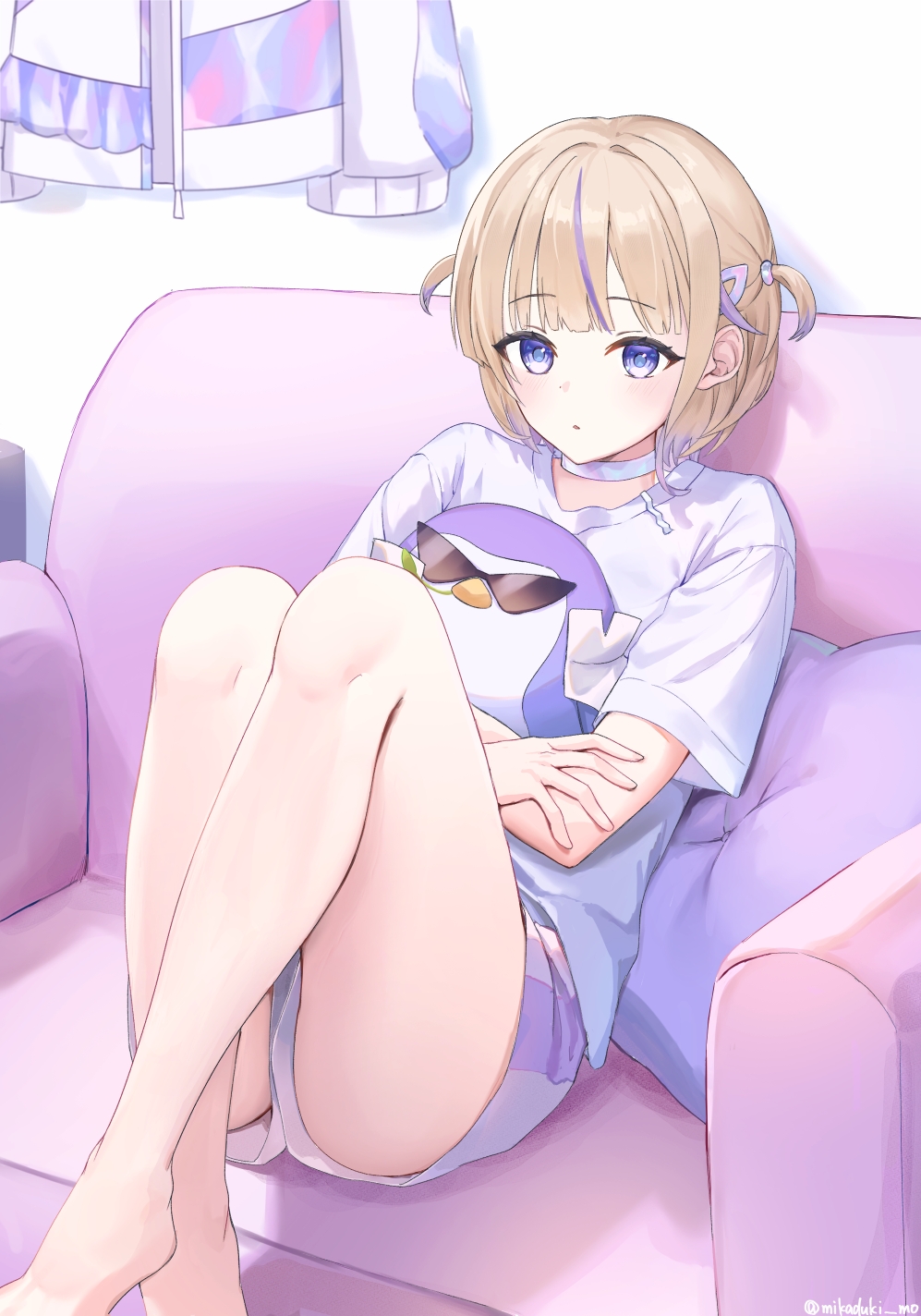 1girl :o bare_legs barefoot blonde_hair choker couch cushion feet_out_of_frame highres holding holding_stuffed_toy hololive hololive_dev_is indoors jacket knees_up looking_at_viewer mizuki_(s0511) multicolored_hair parted_lips purple_eyes shirt short_hair short_shorts shorts sitting solo streaked_hair stuffed_animal stuffed_penguin stuffed_toy thighs todoroki_hajime two_side_up unworn_jacket white_choker white_shirt