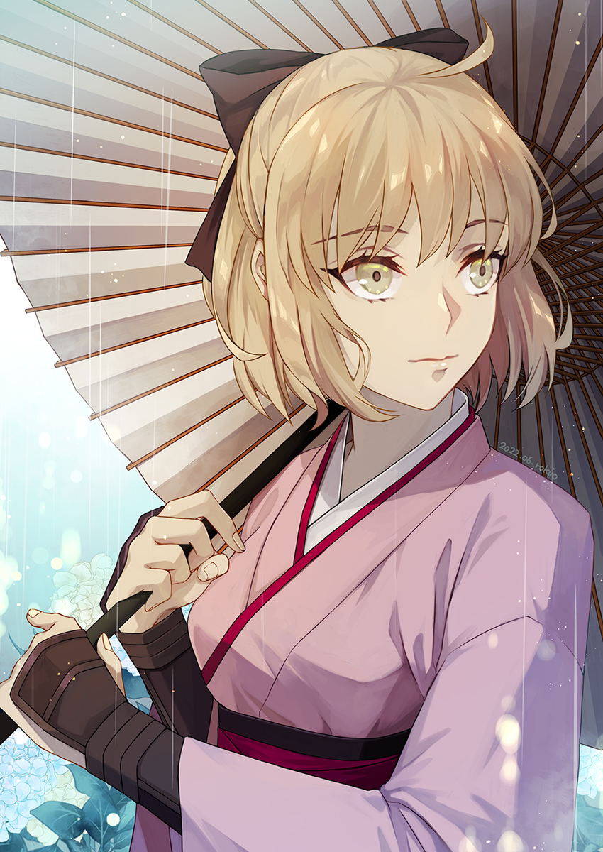 1girl arm_guards black_bow blonde_hair bow breasts fate/grand_order fate_(series) hair_bow hakama half_updo highres holding holding_umbrella japanese_clothes kimono oil-paper_umbrella okita_souji_(fate) okita_souji_(koha-ace) pink_kimono rain red_hakama rokuo016 short_hair small_breasts solo umbrella upper_body yellow_eyes