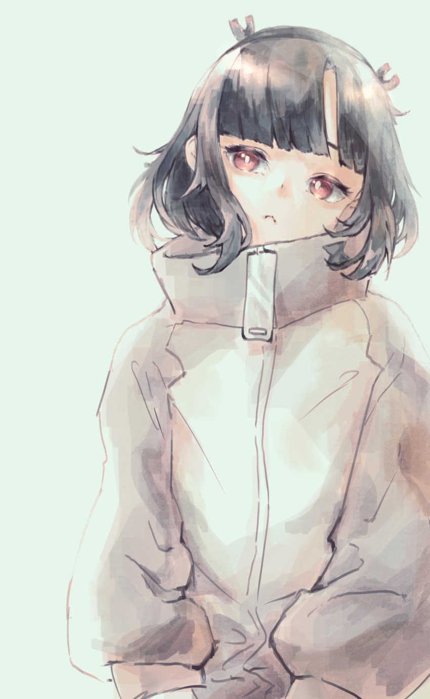 1girl black_hair blunt_bangs frown green_background highres jitomi_monoe lantadorite magnet medium_hair red_eyes simple_background solo track_suit virtual_youtuber voms zipper