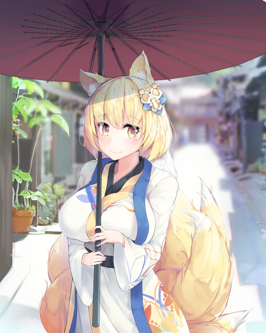 1girl absurdres animal_ear_fluff animal_ears blonde_hair blurry blush breasts closed_mouth commentary day depth_of_field eyelashes eyes_visible_through_hair female_focus fox_ears fox_girl fox_tail highres holding holding_umbrella huge_filesize large_breasts long_sleeves looking_at_viewer multiple_tails no_headwear photo_background qqqq542 raised_eyebrows short_hair small_hands smile solo standing tail touhou umbrella upper_body wide_sleeves yakumo_ran yellow_eyes