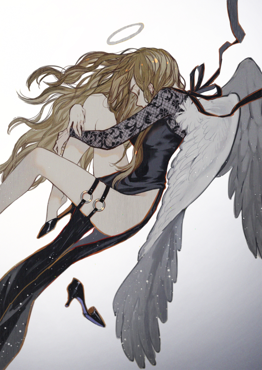 1girl angel angel_wings belt black_dress black_footwear black_ribbon blonde_hair closed_eyes dress feathered_wings fishnet_sleeves fishnets flying_nimbus from_side gradient_background high_heels highres hugging_own_legs long_hair o-ring o-ring_thigh_strap original profile ribbon side_slit solo thigh_belt thigh_strap thighs unworn_footwear white_wings wings yumeko_(yumeyana_g)