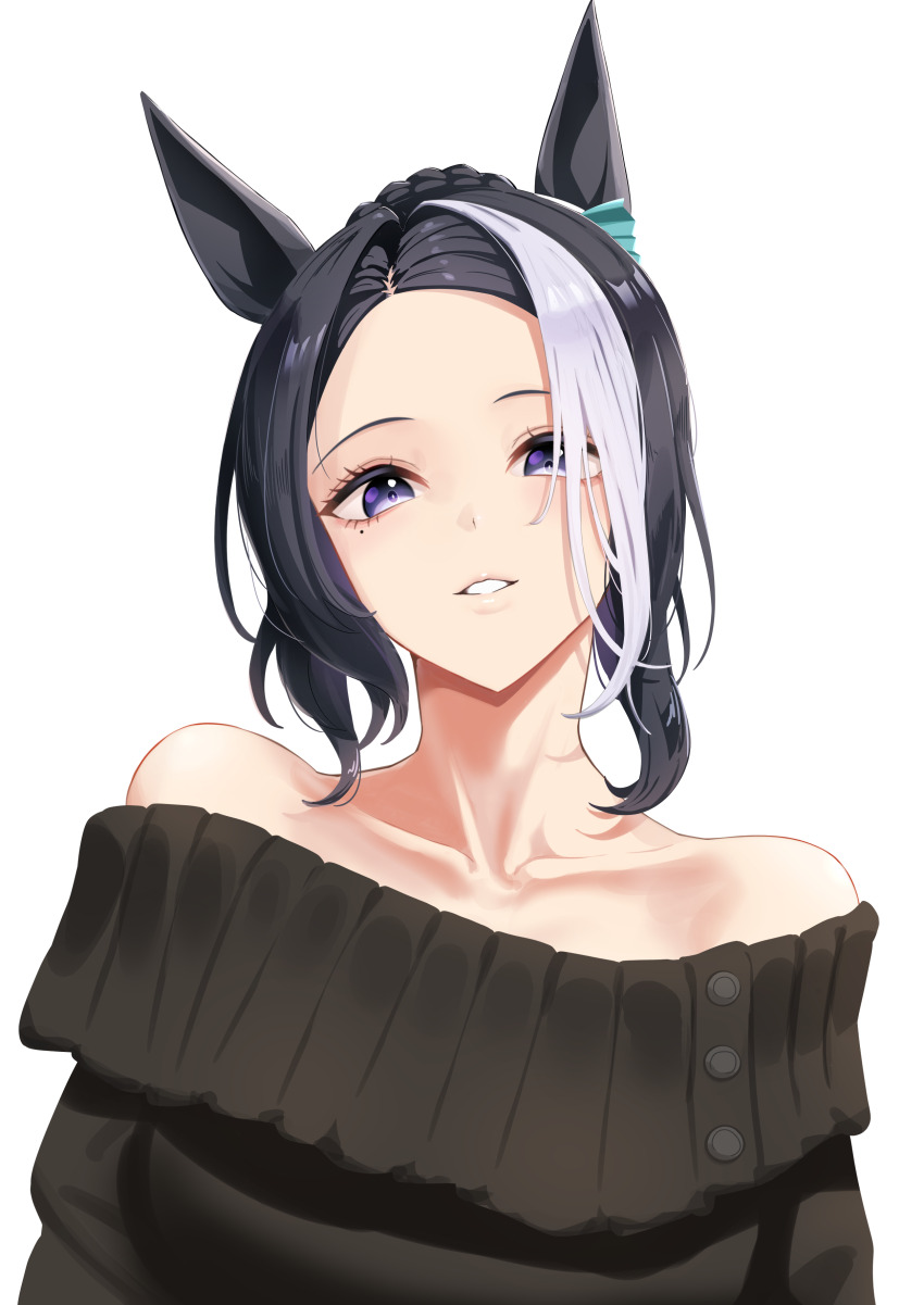 1girl absurdres animal_ears bare_shoulders black_hair black_shirt breasts cleavage commentary_request detached_sleeves eyelashes hair_bun hair_ornament highres horse_ears horse_girl jewelry looking_at_viewer medium_breasts mejiro_ramonu_(umamusume) multicolored_hair necklace off-shoulder_shirt off_shoulder parted_lips partial_commentary purple_eyes senchan_7 shirt short_hair simple_background smile solo streaked_hair umamusume upper_body white_background white_hair