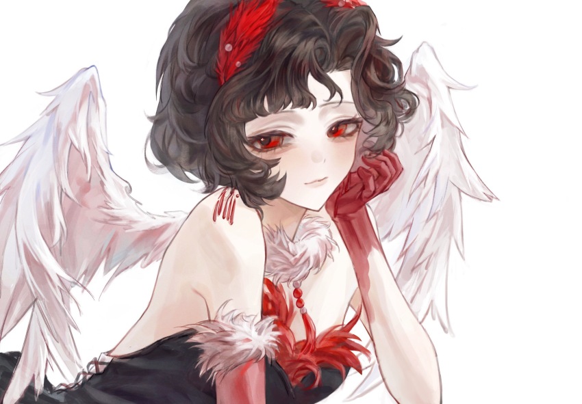 1girl :3 asymmetrical_gloves bare_shoulders black_dress black_hair curly_hair dress elbow_gloves feather_hair_ornament feathered_wings feathers fur-trimmed_dress fur_collar fur_trim gloves hair_ornament hand_on_own_cheek hand_on_own_face hand_up head_rest highres looking_at_viewer red_eyes red_feathers red_gloves reverse:1999 schneider_(reverse:1999) short_hair solo strapless strapless_dress uneven_gloves upper_body white_background white_wings wings xiyiji_li_you_zhi