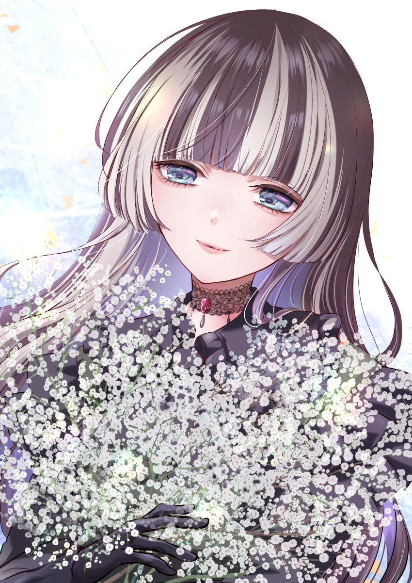 1girl absurdres black_choker black_gloves black_hair blue_eyes blunt_bangs bouquet choker closed_mouth commentary eyelashes eyeliner eyeshadow flower gloves grey_hair highres hime_cut holding holding_bouquet hololive hololive_dev_is juufuutei_raden juufuutei_raden_(1st_costume) lace lace_choker lipstick long_hair makeup multicolored_hair red_eyeshadow regloss_(hololive) seikosda smile solo straight_hair streaked_hair two-tone_hair upper_body virtual_youtuber