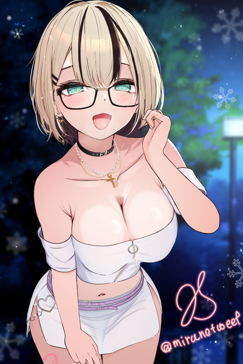 1girl :d armband bare_shoulders belt belt_collar black-framed_eyewear black_hair blonde_hair blush breasts christmas cleavage collar collarbone cross cross_necklace ear_chain earrings fang glasses green_eyes hair_ornament hairclip heart heart_earrings highres jewelry kurumi_noah kurumi_noah_(7th_costume) lamppost large_breasts leaning_forward lock looking_at_viewer midriff miniskirt miramira1908 multicolored_hair navel necklace night open_mouth padlock purple_belt short_hair side_slit signature skin_fang skirt smile snowflakes solo strapless streaked_hair tree tube_top twitter_username virtual_youtuber vspo! white_armband white_skirt white_tube_top zipper zipper_pull_tab