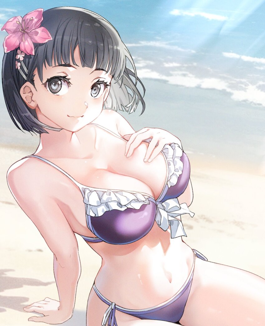 1girl alternate_costume beach bikini black_eyes black_hair blunt_bangs breasts cleavage closed_mouth commentary_request cut_bangs day flower hair_flower hair_ornament hairclip hibiscus highres kirigaya_suguha large_breasts looking_at_viewer navel ocean outdoors purple_bikini short_hair side-tie_bikini_bottom smile solo swimsuit sword_art_online yoru_kiri