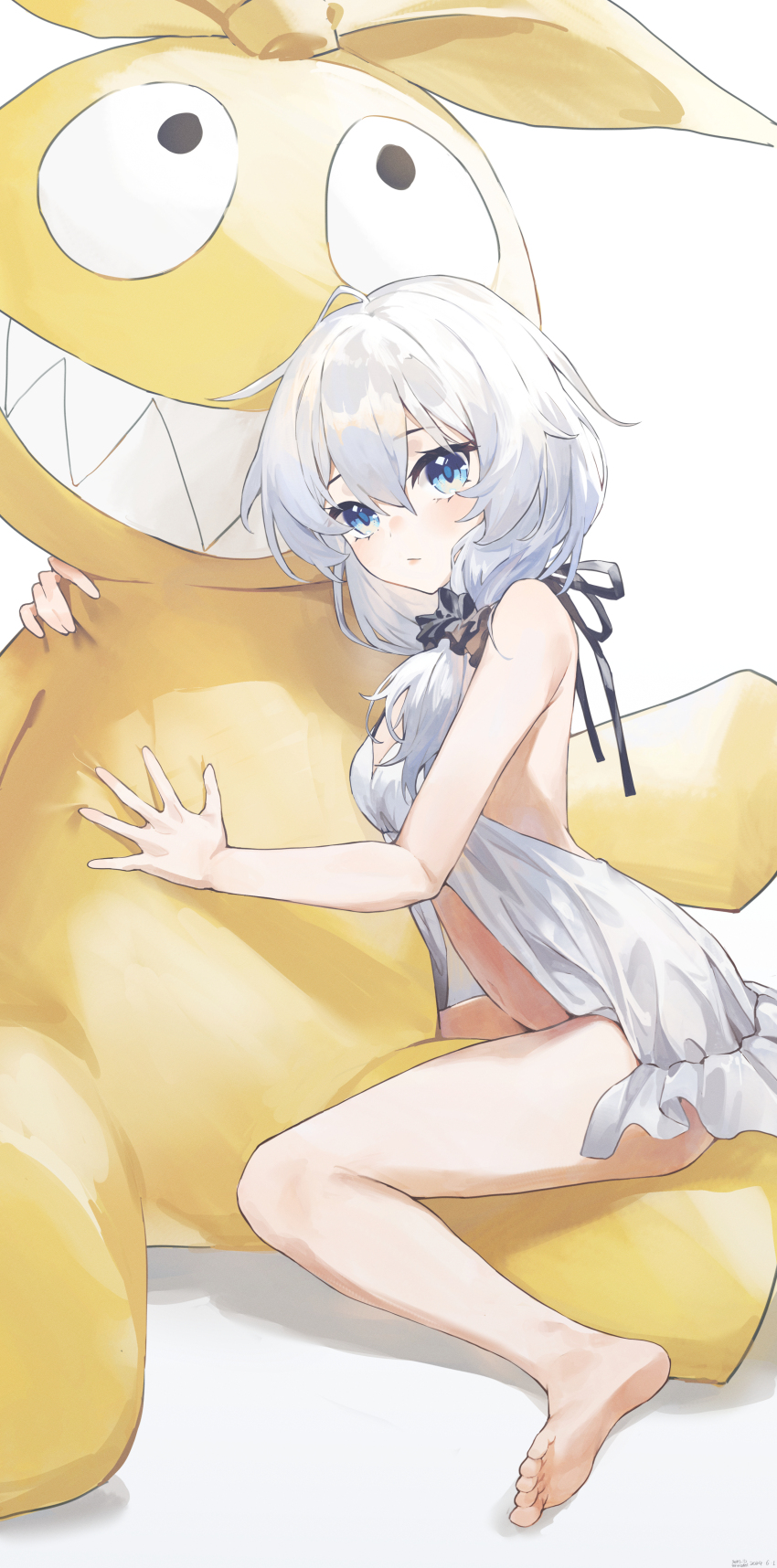 1girl absurdres bare_shoulders barefoot blue_eyes breasts closed_mouth dress hair_between_eyes highres holding homu_(honkai_impact) honkai_(series) honkai_impact_3rd long_hair looking_at_viewer revealing_clothes small_breasts soles solo swkl:d theresa_apocalypse toes white_hair