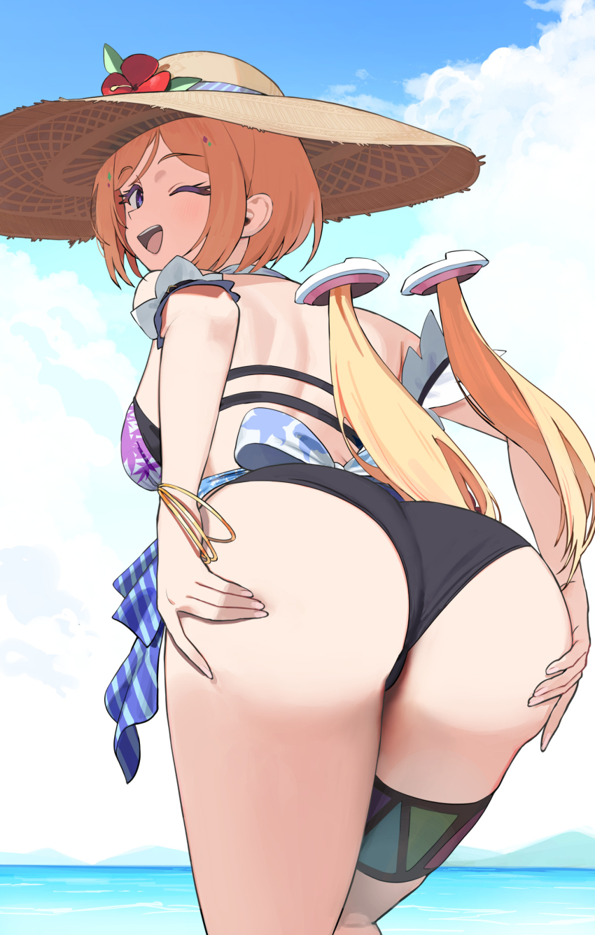 1girl ;d aki_rosenthal aki_rosenthal_(hololive_summer_2019) arm_garter ass bikini black_bikini blonde_hair blue_sky bob_cut bracelet cloud commentary day detached_hair flower hands_on_own_ass hat hat_flower highres hololive jewelry layered_bikini looking_at_viewer looking_back low_twintails official_alternate_costume one_eye_closed open_mouth outdoors parted_bangs print_bikini purple_eyes short_hair sky smile solo straw_hat sun_hat swimsuit teeth thigh_strap twin_(tt_lsh) twintails upper_teeth_only virtual_youtuber