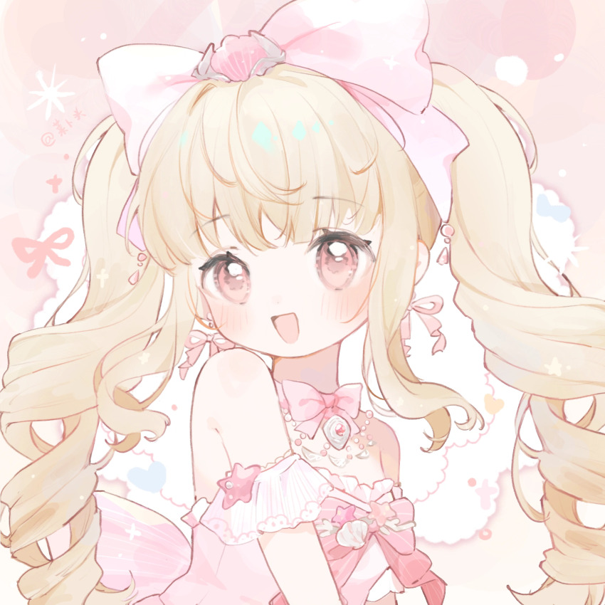 1girl artist_name back_bow baonu_de_zhanshen_caibutou bare_shoulders blonde_hair bow bow_choker bowtie choker coral detached_sleeves dot_nose dress drill_hair eyelashes frilled_dress frills hair_bow happy highres infinity_nikki lace-trimmed_sleeves lace_trim light_blush long_hair nikki_(series) open_mouth pink_background pink_bow pink_bowtie pink_choker pink_dress pink_eyes pink_ribbon pink_ribbon_waltz_(infinity_nikki) pink_sleeves pink_theme ribbon ribbon_earrings shell_hair_ornament short_sleeves sidelocks smile solo starfish strapless strapless_dress striped_bow striped_bowtie striped_clothes tareme twin_drills twintails upper_body very_long_hair