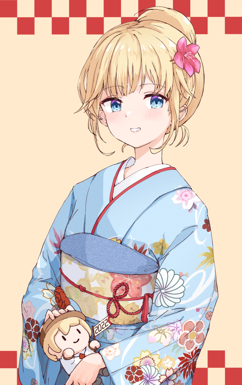 1girl 2022 alternate_costume alternate_hairstyle blonde_hair blue_eyes blue_kimono character_doll floral_print flower grin hair_bun hair_flower hair_ornament highres hololive hololive_english japanese_clothes kimono looking_at_viewer obi obiage obijime print_kimono sash shiunnkaku short_hair single_hair_bun smile smol_ame solo virtual_youtuber watson_amelia