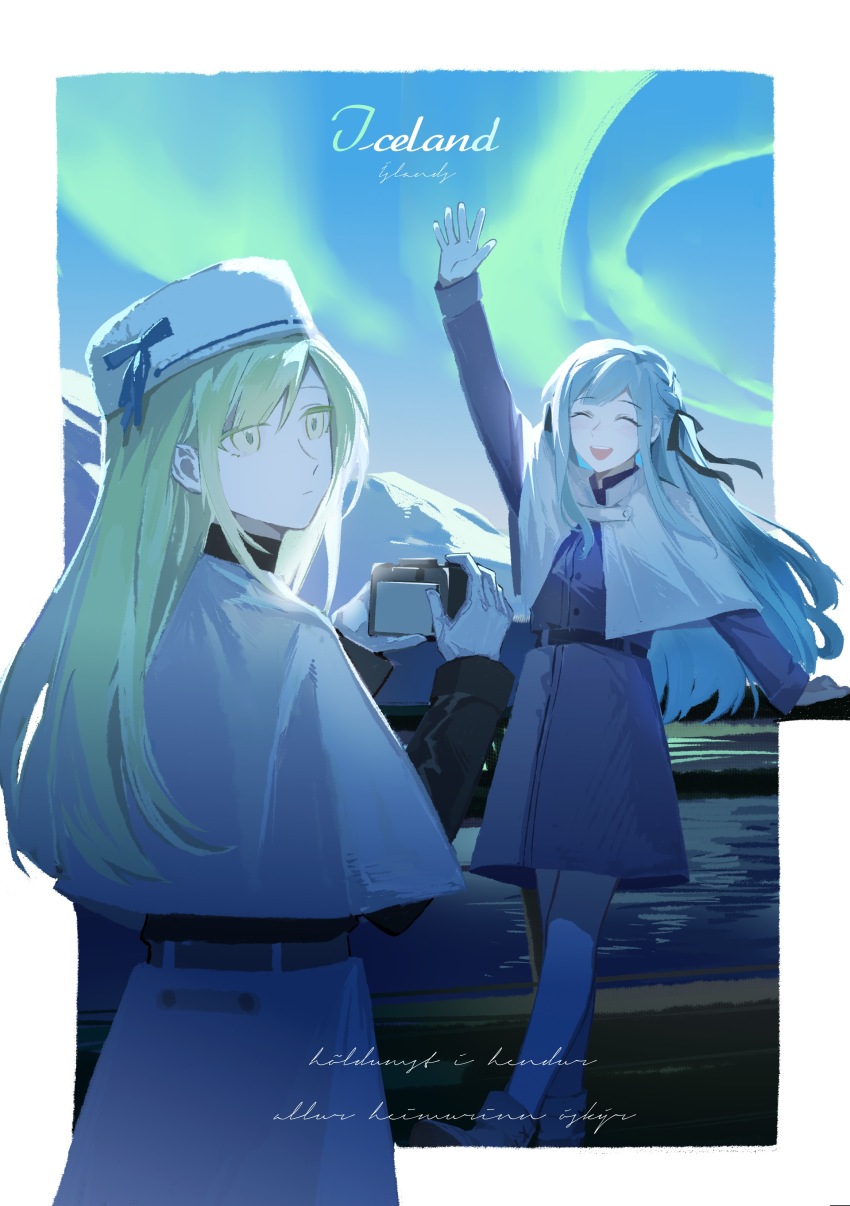 2girls absurdres arm_up aurora baiyubyy bang_dream! bang_dream!_it&#039;s_mygo!!!!! black_ribbon blue_coat blue_hair camera cape chinese_commentary closed_mouth coat commentary_request gloves green_hair hair_ribbon hat highres holding holding_camera icelandic_text lake long_hair mountain multiple_girls open_mouth outdoors ribbon smile togawa_sakiko translation_request two_side_up wakaba_mutsumi waving white_cape white_gloves white_hat yellow_eyes