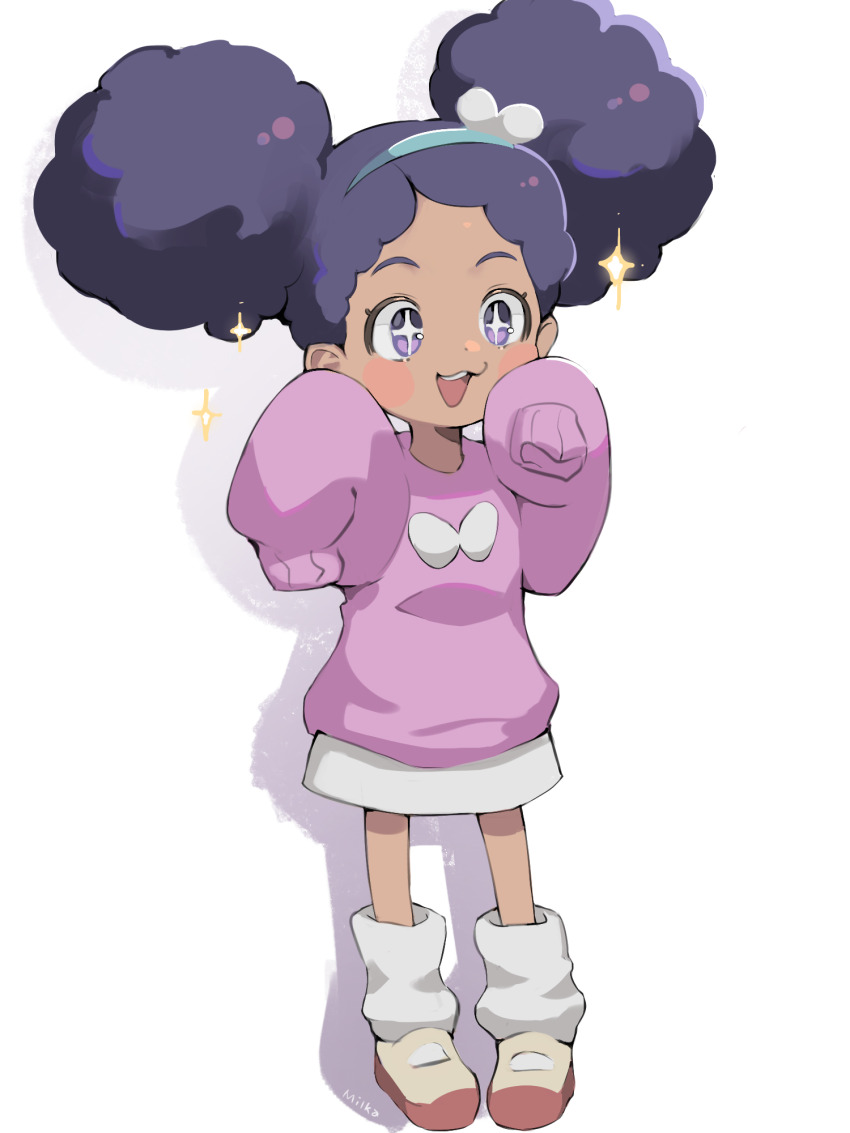 +_+ 1girl :d big_hair blush_stickers bow child creatures_(company) dark-skinned_female dark_skin eyelashes full_body game_freak green_hairband hairband happy highres long_sleeves loose_socks milka_(milk4ppl) nintendo open_mouth pigeon-toed pokemon pokemon_(anime) poketoon purple_eyes purple_sweater shoes simple_background skirt sleeves_past_fingers sleeves_past_wrists smile socks solo sparkle standing sweater teeth tongue upper_teeth_only vashti_(pokemon) white_background