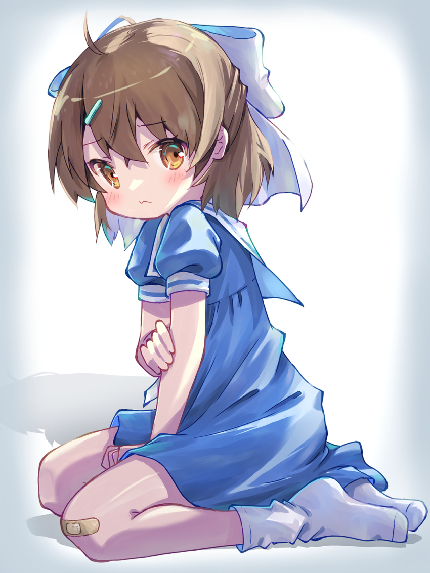 1girl akayama_yukihe bandaid bandaid_on_knee bandaid_on_leg blue_serafuku blush brown_eyes brown_hair child clannad hair_ornament hairclip highres huge_bow key_(company) knees okazaki_ushio school_uniform seiza serafuku shadow sitting socks white_socks