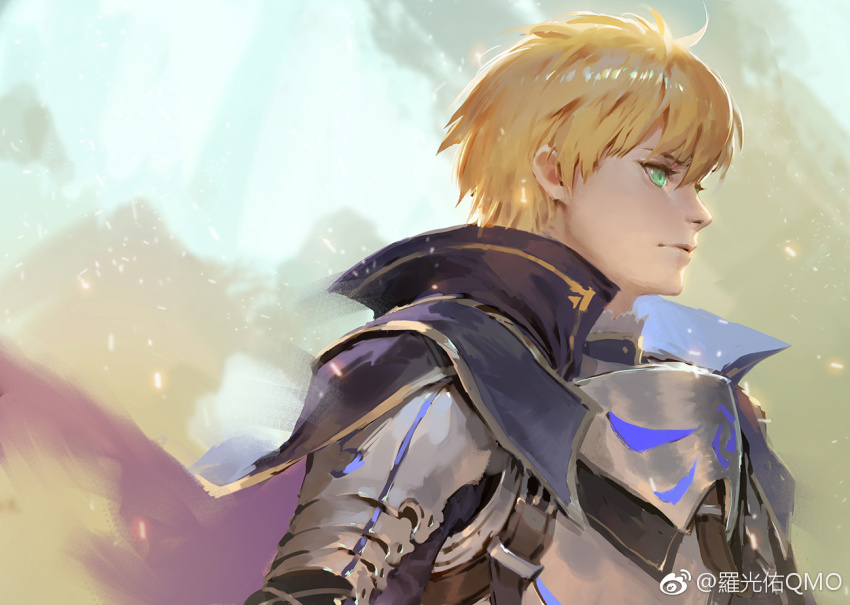 1boy :| ahoge armor arthur_pendragon_(fate) blonde_hair blue_cape blue_eyes breastplate cape chinese_commentary closed_mouth commentary_request expressionless fate/grand_order fate/prototype fate/prototype:_fragments_of_blue_and_silver fate_(series) fur-trimmed_collar fur_trim gauntlets green_eyes light_particles looking_away male_focus pauldrons qmo_(chalsoma) short_hair shoulder_armor solo upper_body weibo_logo weibo_username