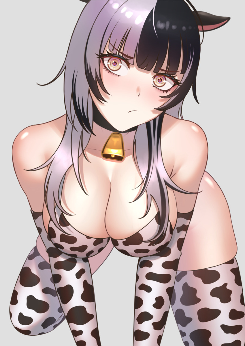 1girl :/ all_fours animal_ears animal_print bare_shoulders bell between_breasts bikini black_collar black_hair blunt_bangs breasts cipher4109 cleavage closed_mouth collar cow_ears cow_print cow_print_bikini cowbell grey_background highres hololive hololive_english large_breasts looking_at_viewer multicolored_hair neck_bell print_bikini print_thighhighs shiori_novella simple_background solo split-color_hair swimsuit thighhighs thighs virtual_youtuber white_hair yellow_eyes