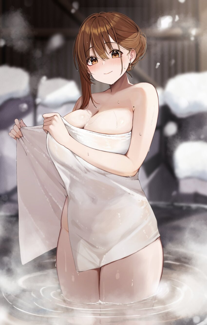 1girl blurry blurry_background blush breasts brown_eyes brown_hair highres large_breasts light_smile looking_at_viewer mole naked_towel ol-chan_(udon) onsen original outdoors snow solo towel udon_(udonalium) wet