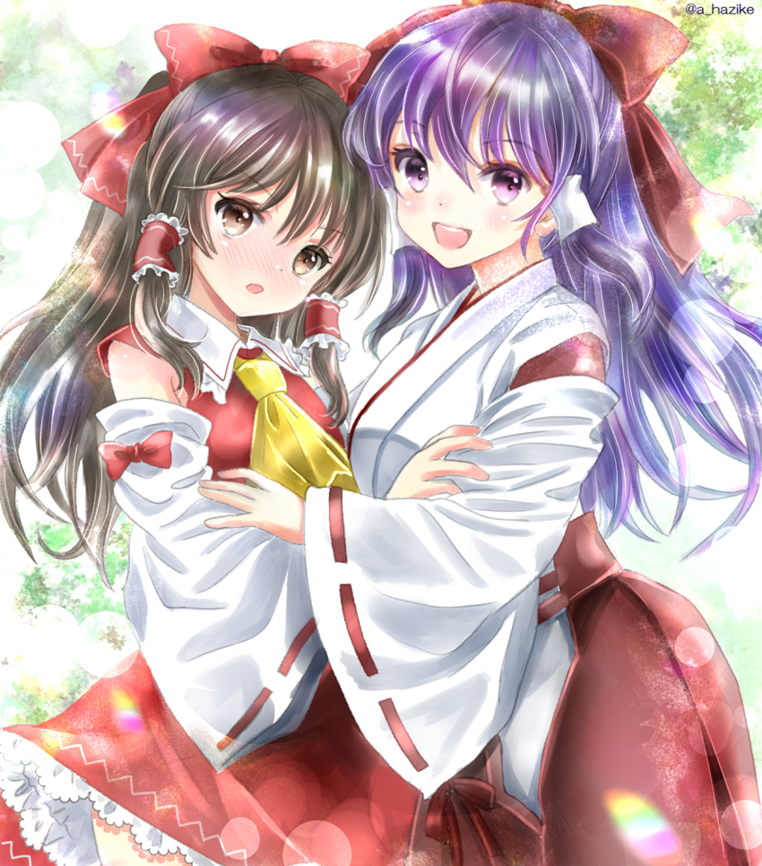 2girls artist_name ascot blush bow breasts brown_hair collared_dress commentary_request dress frills green_background grey_hair hair_between_eyes hair_ornament hair_tubes hajike_akira hakurei_reimu hakurei_reimu_(pc-98) hands_up highres long_hair long_sleeves looking_at_viewer medium_breasts multiple_girls open_mouth purple_eyes purple_hair red_bow red_dress red_skirt shirt skirt smile standing teeth tongue touhou touhou_(pc-98) white_background white_shirt wide_sleeves yellow_ascot