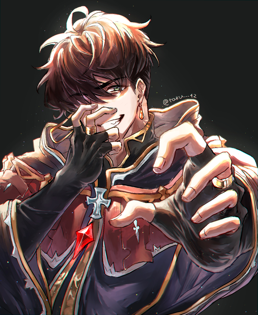 1boy black_background black_gloves black_robe brown_hair earrings evil_smile fingerless_gloves gloves granblue_fantasy green_eyes hand_on_own_face highres hood hood_down hooded_robe jewelry lobelia_(granblue_fantasy) looking_at_viewer male_focus ring robe sakuraba_taku short_hair simple_background smile solo teeth twitter_username upper_body