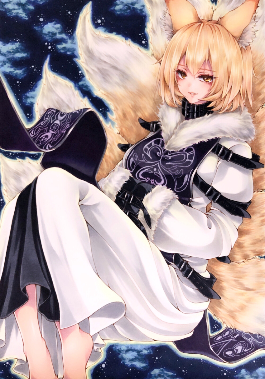 1girl alternate_costume animal_ear_fluff animal_ears barefoot belt black_belt blonde_hair breasts buckle closed_mouth dress eyelashes fluffy fox_ears fox_tail fur_trim hands_in_opposite_sleeves unworn_headwear highres koumajou_densetsu koumajou_densetsu_2 large_breasts long_sleeves looking_at_viewer marker_(medium) mktr_(princess_mktr) multiple_tails no_headwear nose short_hair silver_trim smirk solo straitjacket tabard tail touhou traditional_media white_sleeves wide_sleeves yakumo_ran yellow_eyes