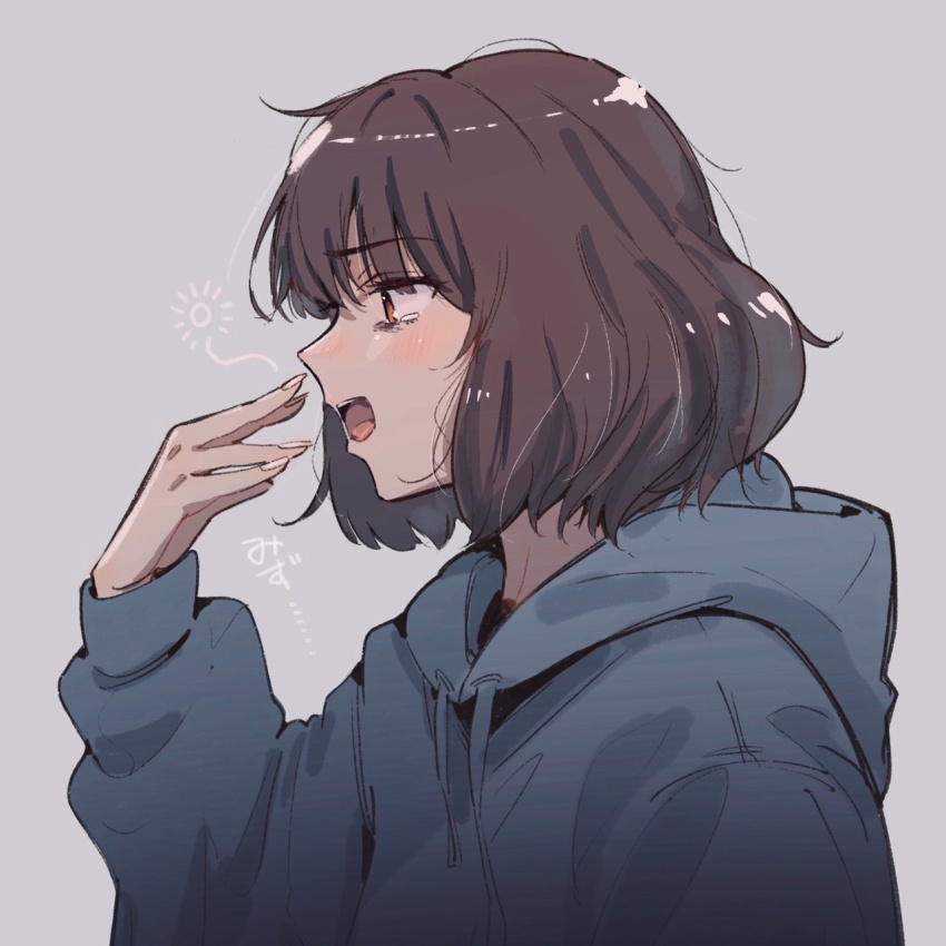 1girl blush bonryuu brown_eyes brown_hair grey_background grey_hoodie hibike!_euphonium highres hood hoodie long_sleeves medium_hair open_mouth oumae_kumiko simple_background solo yawning