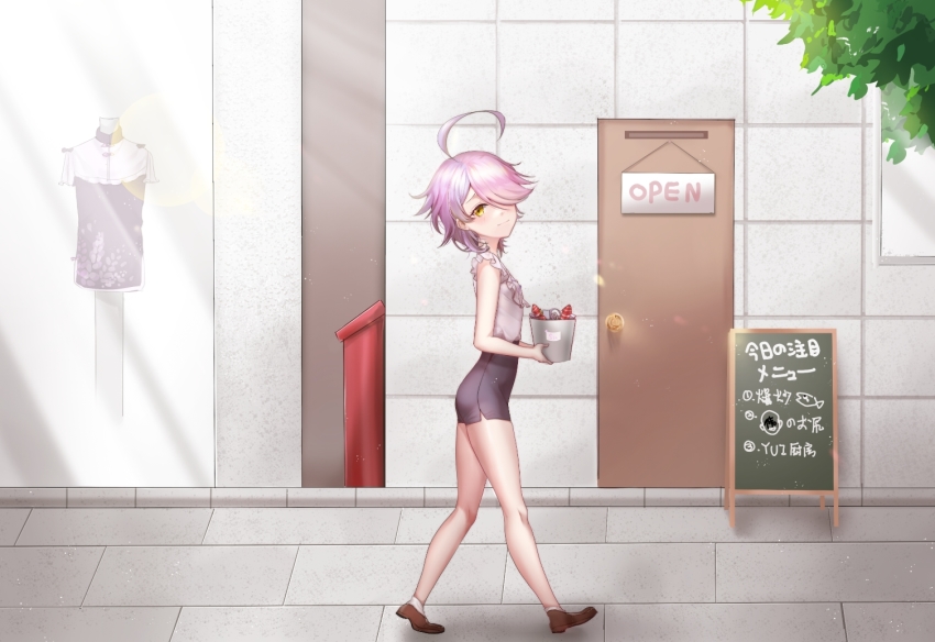 1girl ahoge androgynous benghuai_xueyuan black_shorts closed_mouth full_body hair_over_one_eye honkai_(series) loafers multicolored_hair one_eye_covered pink_hair purple_hair shirt shoes short_hair short_sleeves shorts sin_mal0909 sin_mal_(benghuai_xueyuan) smile solo split-color_hair walking white_shirt yellow_eyes