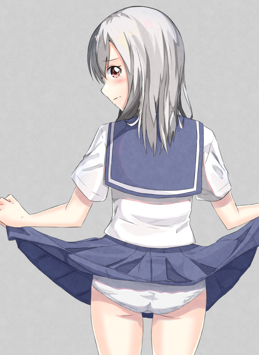 1girl absurdres ass blue_skirt clothes_lift cowboy_shot from_behind grey_background grey_hair highres lifting_own_clothes looking_at_viewer medium_hair miniskirt negimiso1989 original panties pleated_skirt red_eyes school_uniform serafuku shirt short_sleeves simple_background skirt skirt_lift solo underwear white_panties white_shirt