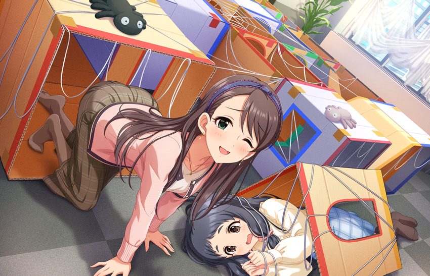 2girls all_fours black_hair box brown_hair bug cardboard_box earrings game_cg green_eyes grey_eyes hairband idolmaster idolmaster_cinderella_girls idolmaster_cinderella_girls_starlight_stage jewelry lying multiple_girls nishikawa_honami official_art ohnuma_kurumi on_side skirt spider string stuffed_toy