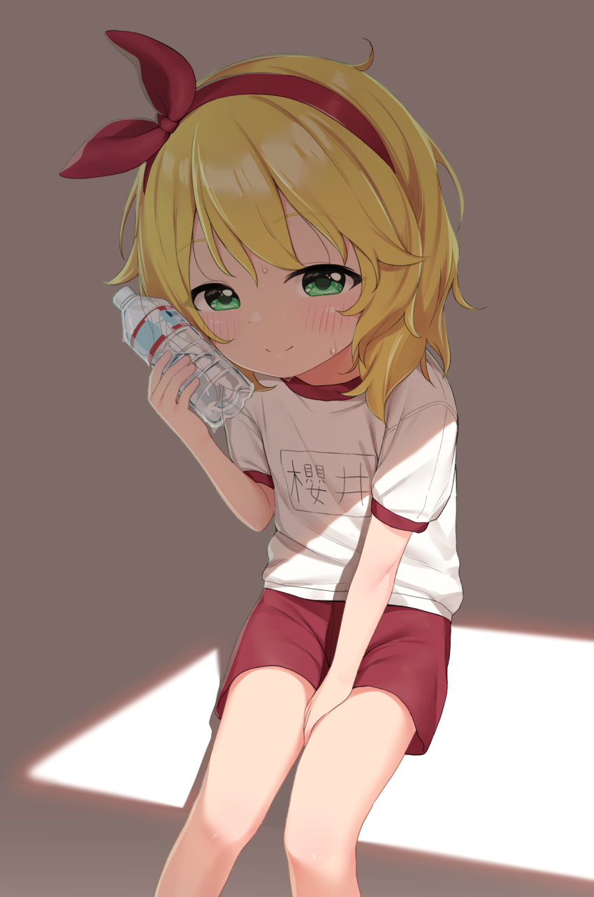 1girl between_legs blonde_hair blush bottle bottle_to_cheek bow bow_hairband closed_mouth commentary_request green_eyes gym_shirt gym_uniform hair_bow hairband hand_between_legs highres holding holding_bottle idolmaster idolmaster_cinderella_girls invisible_chair looking_at_viewer matanukinuki medium_hair red_bow red_hairband red_shorts sakurai_momoka shirt short_sleeves shorts sitting smile solo split_mouth sweat water_bottle white_shirt