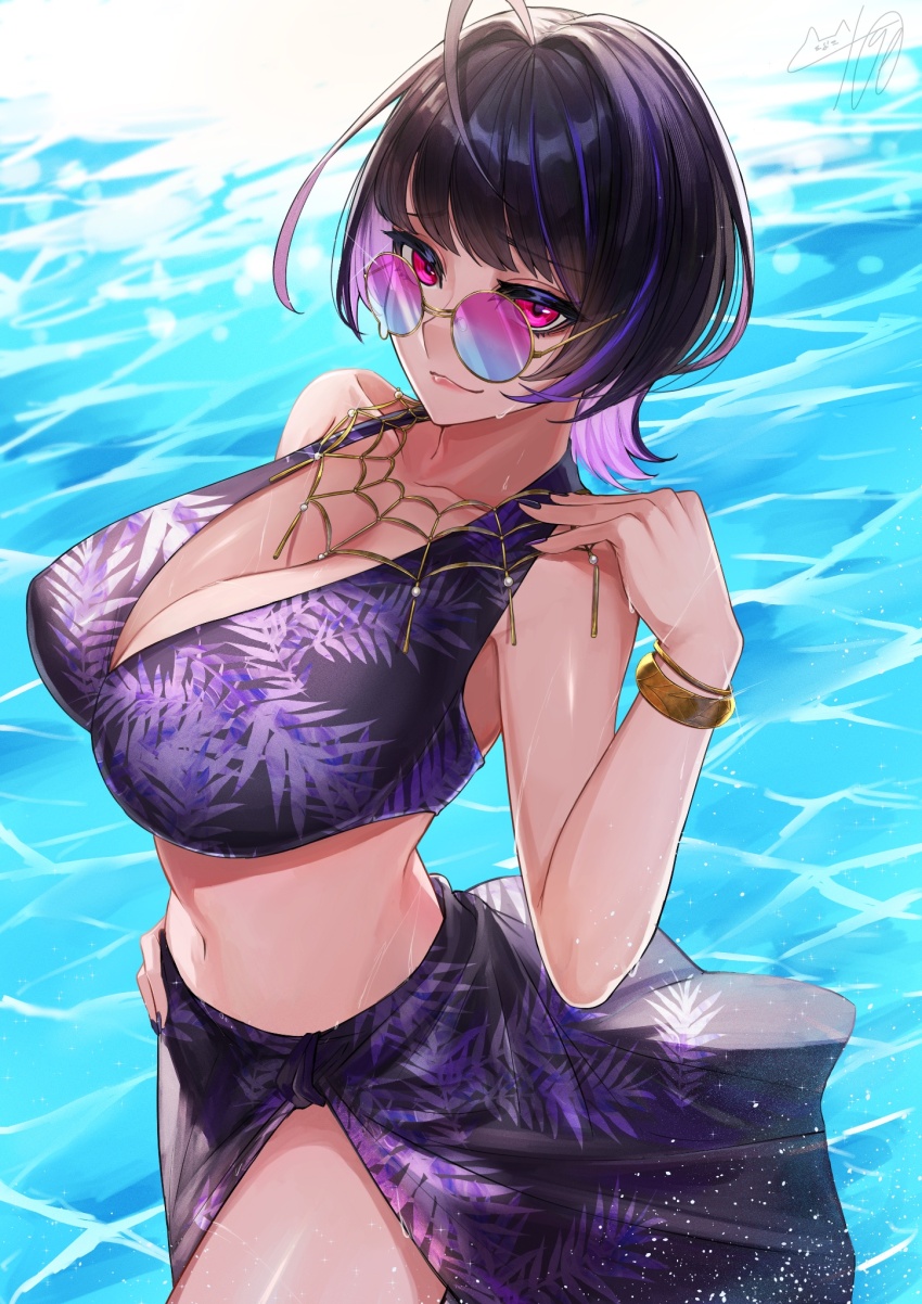 1girl alternate_costume alternate_hair_length alternate_hairstyle bikini black_bikini black_hair black_sarong blue_hair bracelet breasts colored_inner_hair floral_print gradient-tinted_eyewear highres jewelry large_breasts looking_at_viewer looking_over_eyewear meloco_kyoran multicolored_hair nail_polish navel nekotokage nijisanji nijisanji_en ocean purple_bikini purple_eyes purple_hair purple_sarong round_eyewear sarong short_hair smile solo spider_web_necklace streaked_hair sunglasses swimsuit tinted_eyewear virtual_youtuber