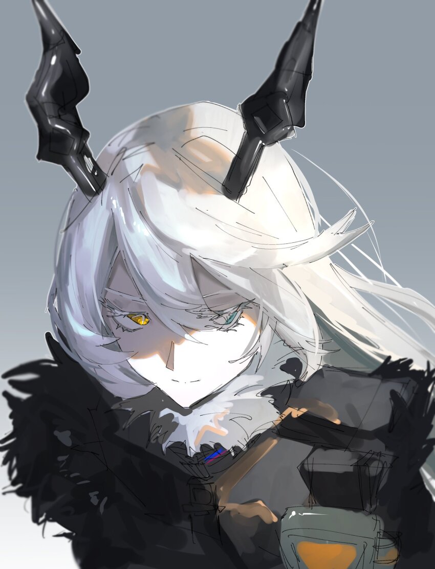 1girl black_coat black_horns blue_eyes coat commentary_request from_above fur-trimmed_coat fur_trim grey_background hair_between_eyes heterochromia highres horns long_horns looking_to_the_side solo sunbringer_(zenless_zone_zero) tenn_binn white_hair yellow_eyes zenless_zone_zero