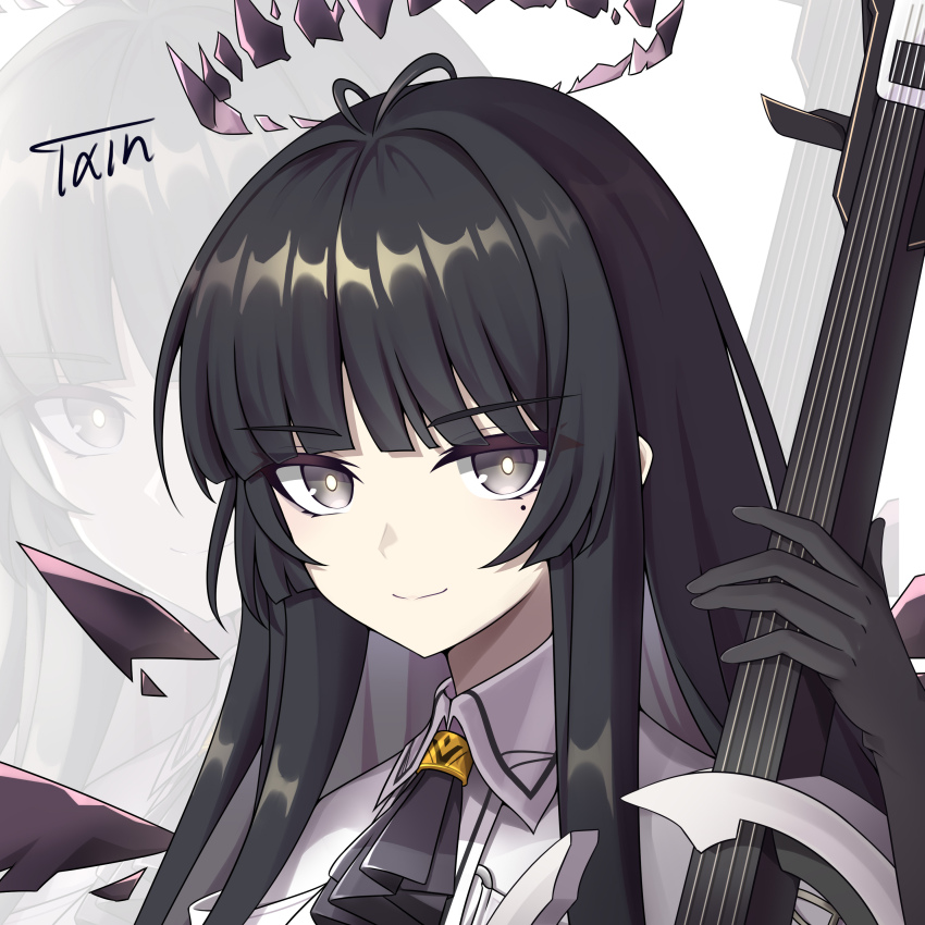 1girl absurdres antenna_hair arknights ascot black_ascot black_gloves black_hair blunt_bangs bright_pupils gloves grey_eyes hand_up highres long_hair looking_at_viewer mole mole_under_eye portrait shirt smile txin_xin very_long_hair virtuosa_(arknights) white_background white_pupils white_shirt zoom_layer