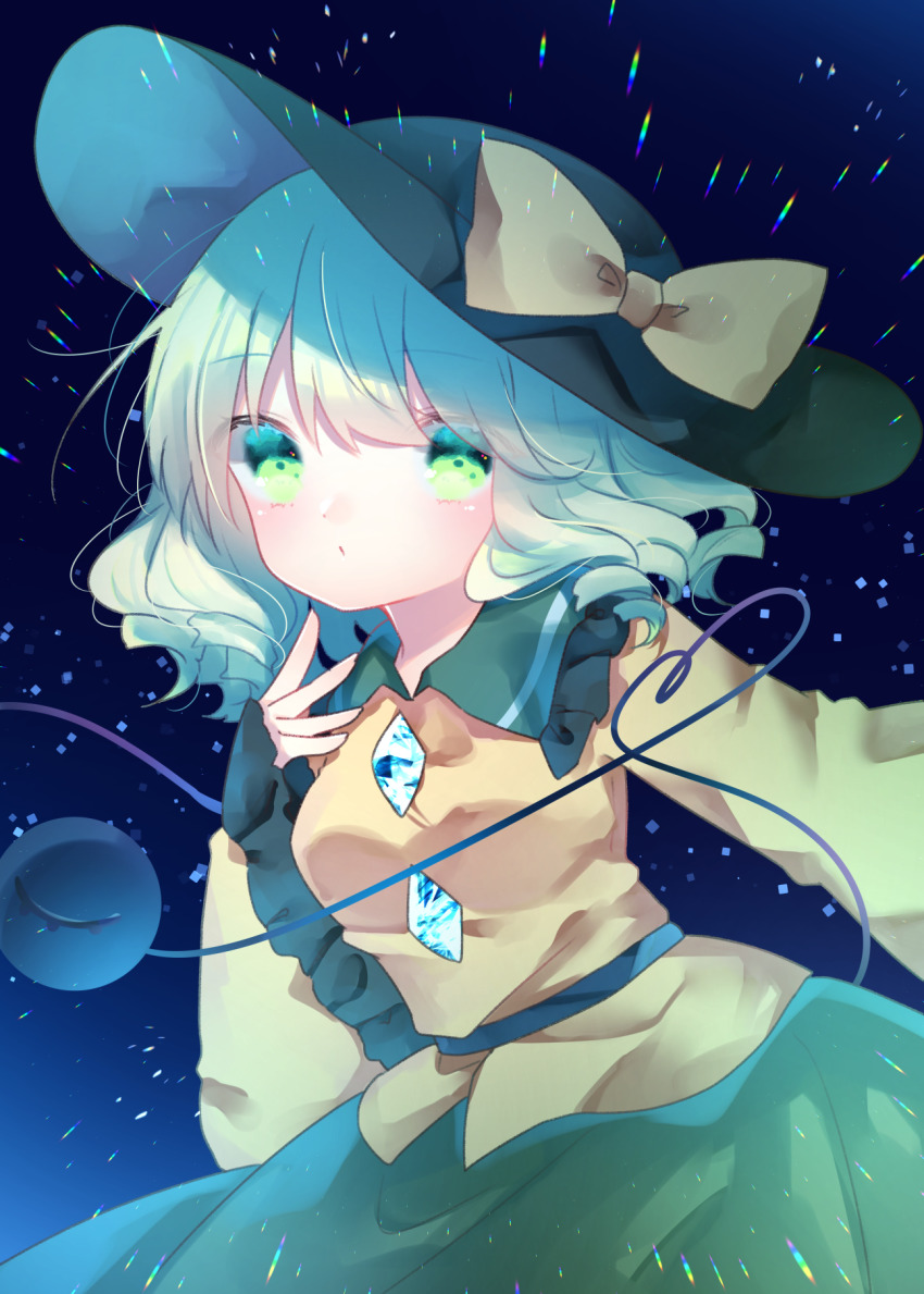 1girl blush bow breasts cacao_(cacaomgmg) dark_background eyeball eyes_visible_through_hair green_eyes green_hair hand_up hat hat_bow hat_ribbon highres komeiji_koishi long_sleeves looking_at_viewer ribbon short_hair skirt small_breasts solo third_eye touhou wide_sleeves