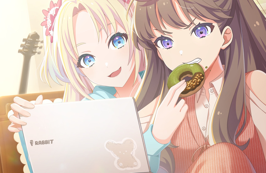 2girls :3 acoustic_guitar blonde_hair blue_eyes blue_hair blue_hoodie brown_hair casual clenched_teeth clothing_cutout collared_shirt computer doughnut dress dress_shirt fang feeding flower food food_bite frustrated fujishima_megumi game_cg gradient_hair guitar hair_flower hair_ornament highres holding holding_doughnut holding_food hood hoodie indoors instrument laptop light_blue_hair link!_like!_love_live! long_hair long_sleeves looking_at_another love_live! matcha_(food) mira-cra_park! multicolored_hair multiple_girls official_art open_mouth orange_dress osawa_rurino parted_bangs pinafore_dress pink_flower purple_eyes ribbed_dress shirt shoulder_cutout sleeveless sleeveless_dress teeth third-party_source twintails two_side_up upper_body v-shaped_eyebrows virtual_youtuber white_flower white_shirt