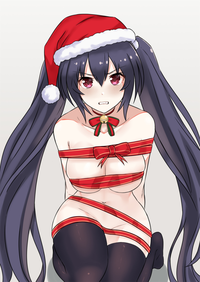 1girl angry black_hair black_thighhighs blush breasts clenched_teeth hair_between_eyes hair_ribbon hat highres long_hair looking_at_viewer naked_ribbon navel neptune_(series) noire_(neptunia) red_eyes ribbon santa_hat simple_background solo teeth thighhighs twintails very_long_hair white_background zatsu