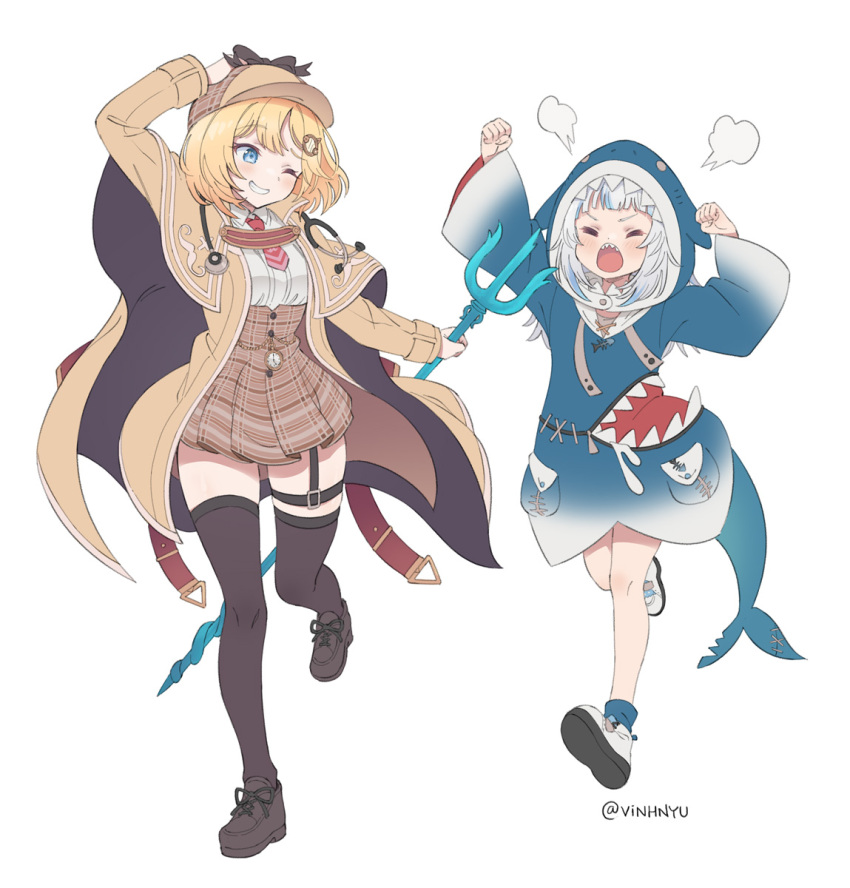 2girls animal_hood annoyed artist_name black_thighhighs blonde_hair blue_eyes blue_hoodie blunt_bangs bob_cut closed_eyes commentary english_commentary fins fish_tail full_body gawr_gura gawr_gura_(1st_costume) grey_hair grin hair_ornament hat highres holding holding_trident holding_weapon hololive hololive_english hood hood_up hoodie long_sleeves multiple_girls necktie open_mouth plaid_clothes plaid_skirt polearm red_necktie running shark_girl shark_hood shark_tail sharp_teeth shirt short_hair simple_background skirt smile tail teeth thighhighs trident twitter_username vinhnyu virtual_youtuber watson_amelia watson_amelia_(1st_costume) weapon white_background white_shirt