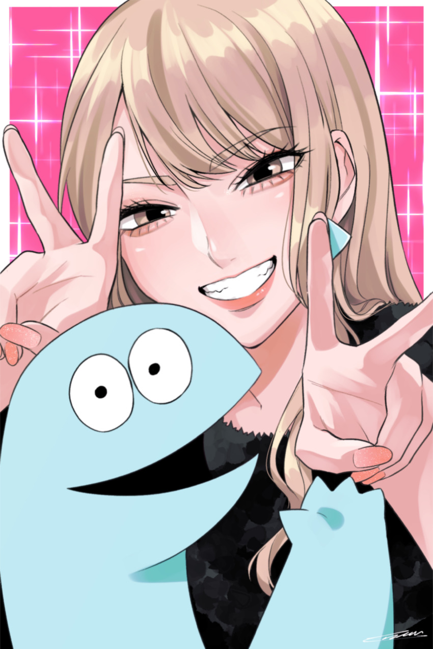 1girl artist_name dinosaur_(gal_to_kyouryuu) earrings enkadesukedo gal_to_kyouryuu grin gyaru hand_up highres jewelry kaede_(gal_to_kyouryuu) light_brown_hair lipstick looking_at_viewer makeup nail_polish pink_background pink_nails smile upper_body v