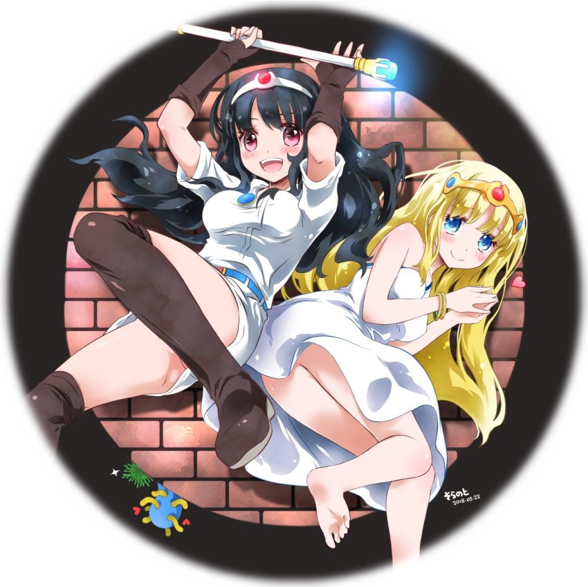 2girls barefoot black_hair blonde_hair blush breasts circlet closed_mouth dress druaga_no_tou elbow_gloves fingerless_gloves gloves highres ishtar_(druaga_no_tou) jewelry ki_(druaga) long_hair looking_at_viewer multiple_girls noto_(soranoto) open_mouth pendant red_eyes round_image smile thighhighs