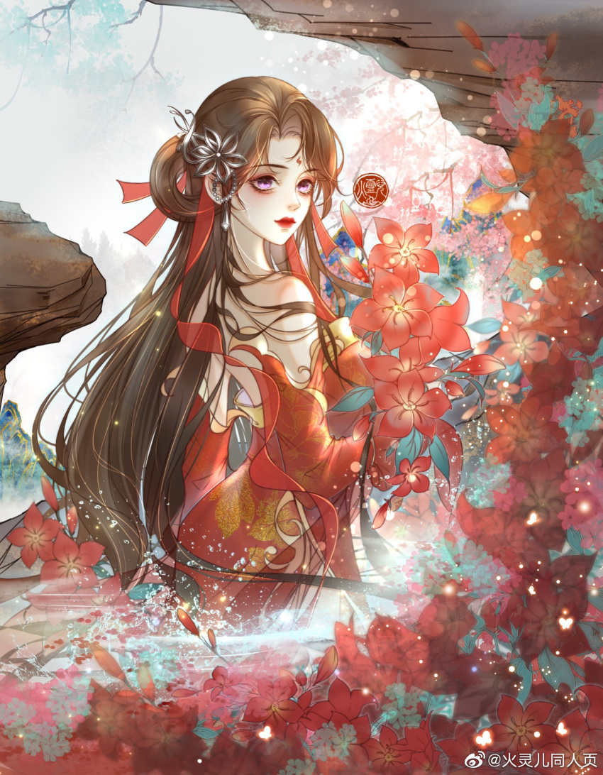 1girl bare_back bare_shoulders brown_hair chinese_clothes dress facial_mark flower forehead_mark hair_ornament highres huo_linger_(wanmei_shijie) huo_linger_tongren_she in_water long_hair looking_back red_dress upper_body wanmei_shijie water