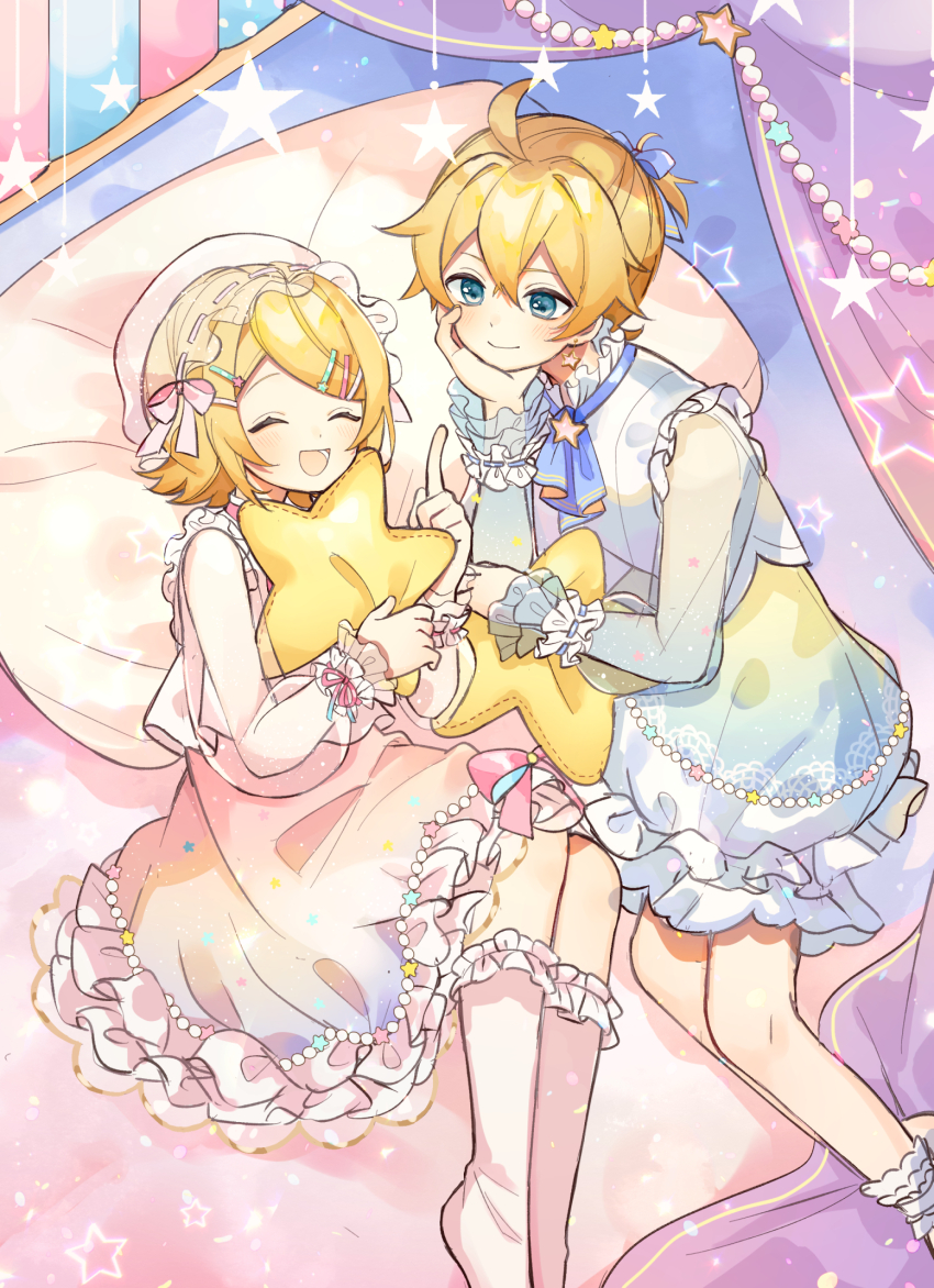 1boy 1girl ascot bed_sheet blonde_hair blue_ascot blue_eyes blue_ribbon blush bow closed_eyes collar commentary cosplay dress earrings feet_out_of_frame frilled_collar frilled_dress frilled_sleeves frilled_socks frills hair_ornament hair_ribbon hairpin hand_on_own_cheek hand_on_own_face hat hat_ribbon head_rest high_ponytail highres hugging_object index_finger_raised jewelry kagamine_len kagamine_rin kiki_(little_twin_stars) kiki_(little_twin_stars)_(cosplay) lala_(little_twin_stars) lala_(little_twin_stars)_(cosplay) little_twin_stars long_sleeves looking_at_another lying mob_cap multiple_hairpins official_alternate_costume on_bed on_side pillow pink_bow pink_ribbon project_sekai puffy_long_sleeves puffy_sleeves ribbon sanrio sazanami_(ripple1996) see-through_clothes see-through_sleeves short_ponytail smile socks star_(symbol) star_earrings stuffed_star stuffed_toy swept_bangs vocaloid white_socks