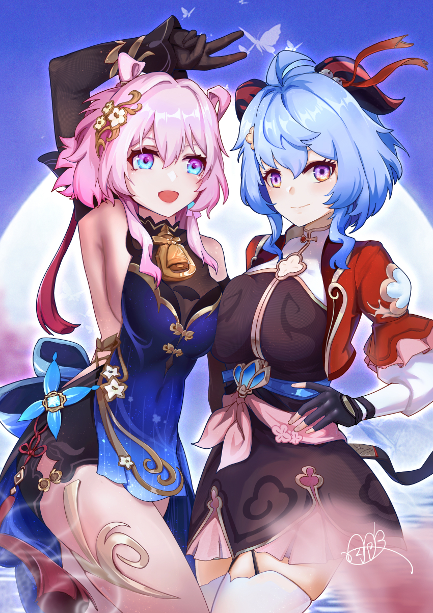 2girls :d absurdres ahoge arm_up armpits black_dress black_gloves blue_dress blue_eyes blue_hair breasts cosplay costume_switch cowboy_shot dress fingerless_gloves ganyu_(genshin_impact) ganyu_(genshin_impact)_(cosplay) ganyu_(twilight_blossom)_(genshin_impact) genshin_impact gloves hair_ornament highres honkai:_star_rail honkai_(series) horns long_sleeves march_7th_(honkai:_star_rail) march_7th_(honkai:_star_rail)_(cosplay) march_7th_(hunt)_(honkai:_star_rail) mihoyo multiple_girls open_mouth pink_hair purple_eyes short_dress short_hair shuangyaji sideboob sleeveless sleeveless_dress smile standing thighhighs thighs two-tone_eyes v white_thighhighs yueyueniao