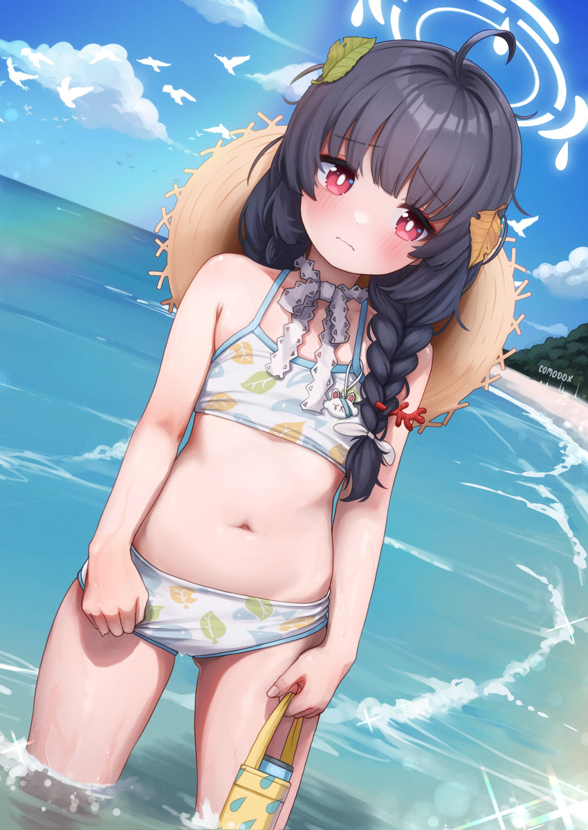 1girl absurdres bag bikini black_hair blue_archive blue_sky braid braided_ponytail bright_pupils brown_hat closed_mouth cloud commentary comodomodo day halo hat hat_on_back highres holding holding_bag leaf_print looking_at_viewer miyu_(blue_archive) miyu_(swimsuit)_(blue_archive) navel ocean official_alternate_costume outdoors red_eyes sky solo straw_hat swimsuit white_bikini white_halo white_pupils yellow_bag