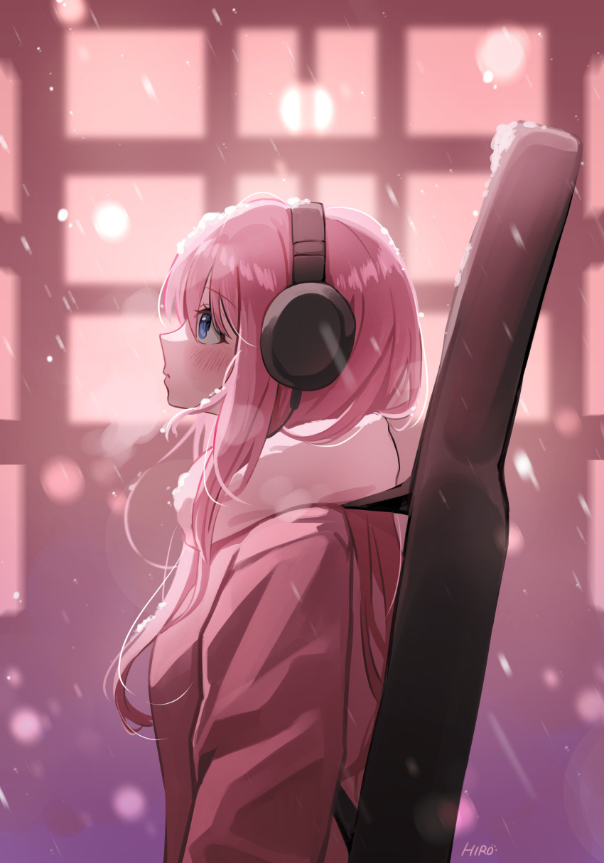 1girl absurdres blue_eyes blush bocchi_the_rock! closed_mouth commentary from_side gotoh_hitori guitar_case headphones highres instrument_case instrument_on_back jacket long_hair pink_hair pink_jacket rounizm scarf sidelocks snow solo upper_body white_scarf