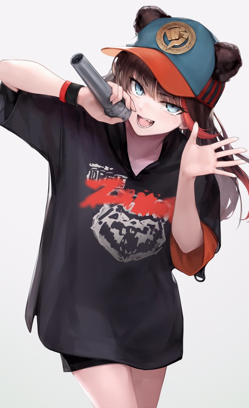 1girl :d animal_ears arknights baseball_cap bear_ears black_shirt blue_eyes brown_hair cowboy_shot ears_through_headwear hat highres holding holding_microphone ink. long_hair looking_at_viewer microphone multicolored_hair open_mouth red_hair shirt short_sleeves simple_background smile solo standing streaked_hair v-shaped_eyebrows white_background wristband zima_(arknights)