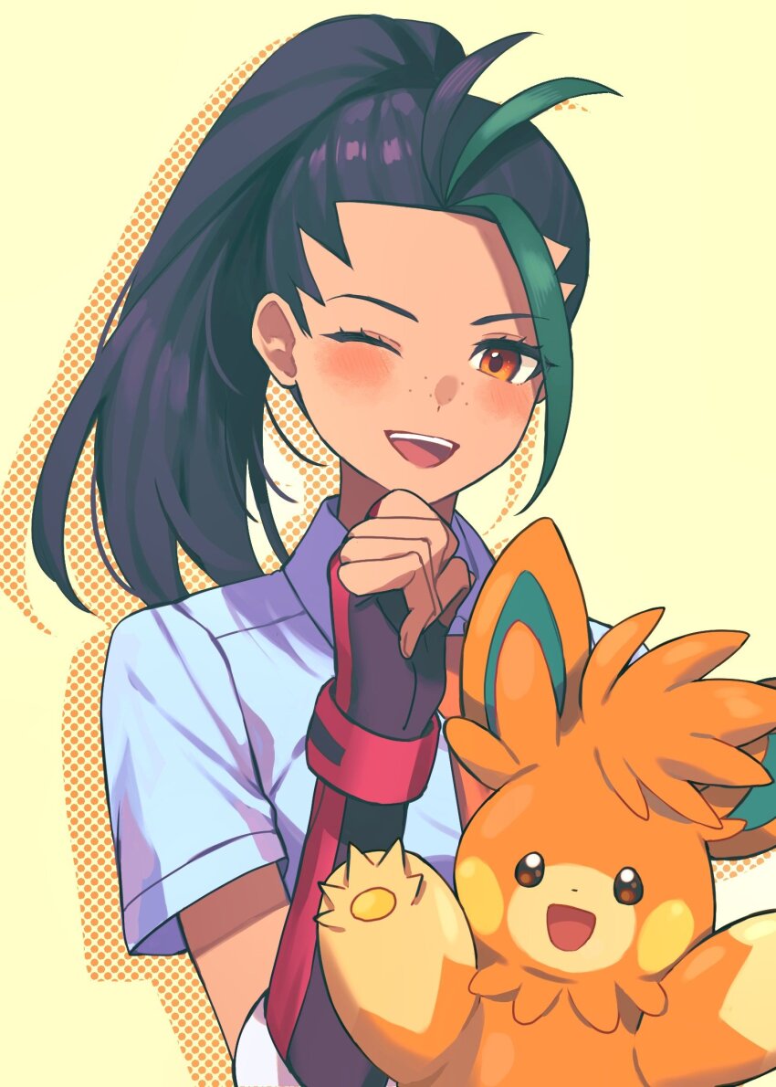 1girl black_hair blush commentary creatures_(company) dark-skinned_female dark_skin elbow_gloves fingerless_gloves freckles game_freak gloves green_hair hand_up highres kinomi_3030 long_hair looking_at_viewer multicolored_hair nemona_(pokemon) nintendo one_eye_closed open_mouth orange_eyes pawmot pokemon pokemon_masters_ex pokemon_sv ponytail short_sleeves solo teeth two-tone_hair upper_body upper_teeth_only